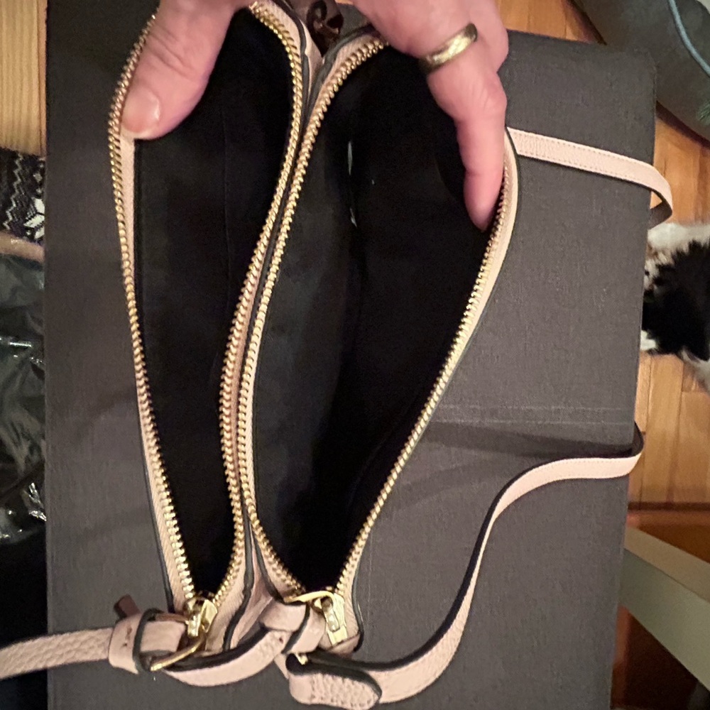 Vince Camuto Cream Crossbody Bag with Sleek Design - Picture 7 of 13